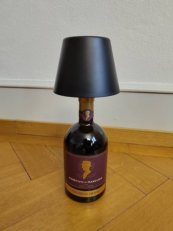 Lampade: LED-Flaschenaufsatz-Lampe  Akku, USB-C, dimmbar – Usato da Rebstein venduto da fabio.litscher