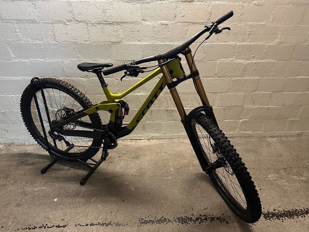 Scott Biciclette: Scott Gambler 900 Tuned 2023 – Usato da Stans venduto da annasophiedorothee