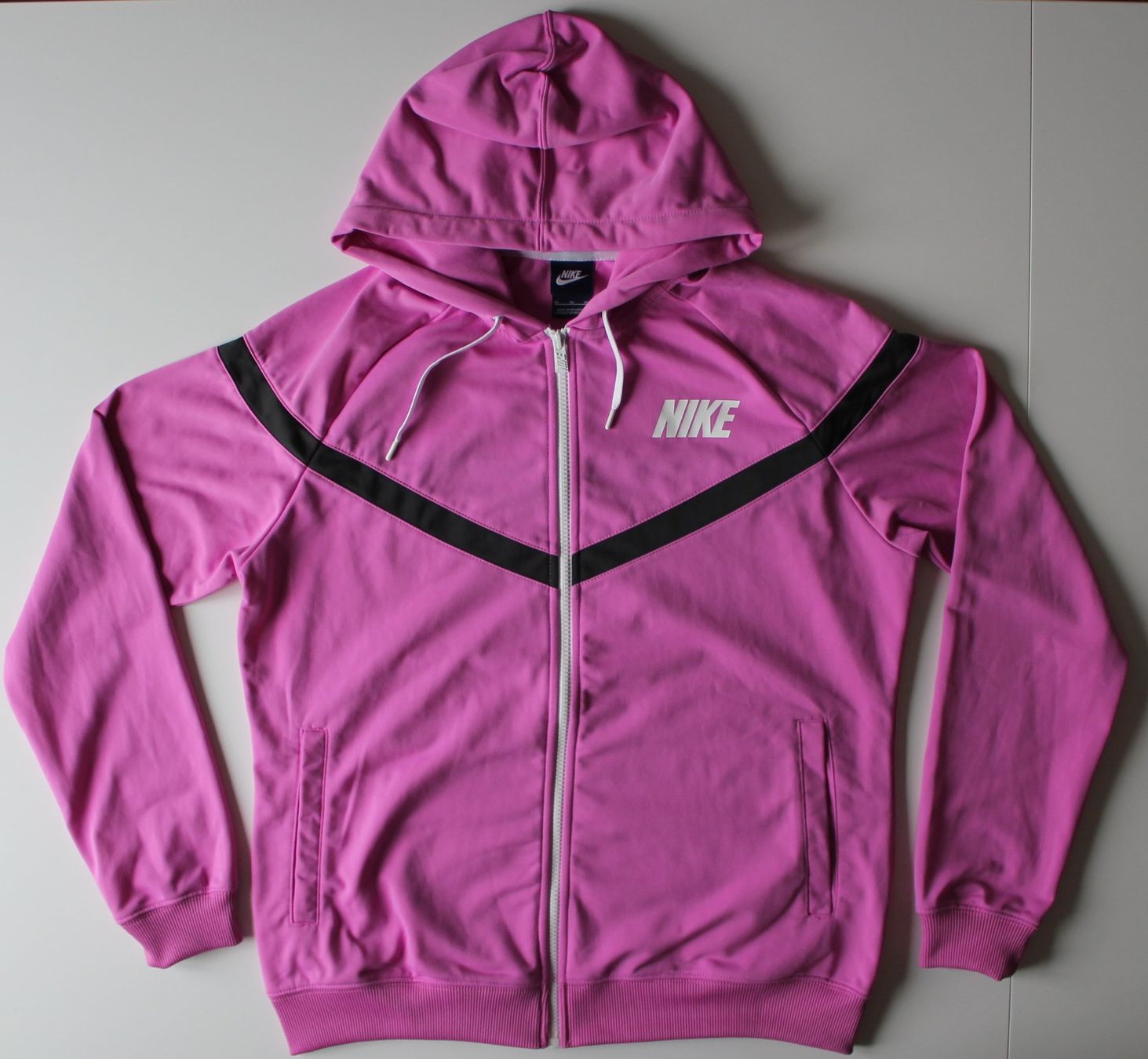 Nike Giacche: Veste Nike rose t. XL – Usato da Peseux venduto da Gilloss
