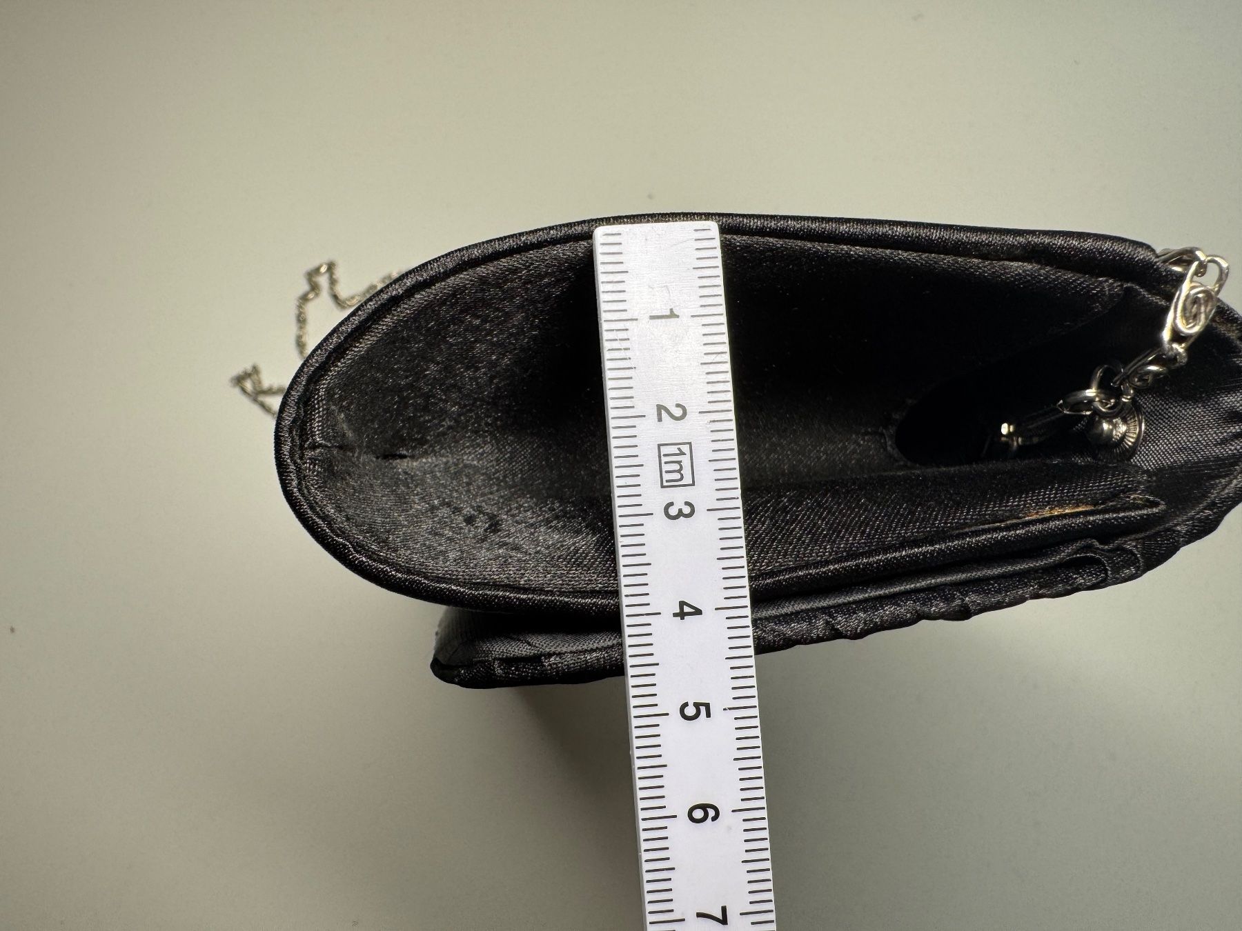 Borse da donna: Elegante schwarze Clutch – Usato da Grosswangen venduto da shoes.bags.and.co 3