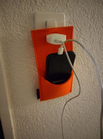 Lade-Tasche für Handys aus Wollfilz - Schluss mit Kabelsalat