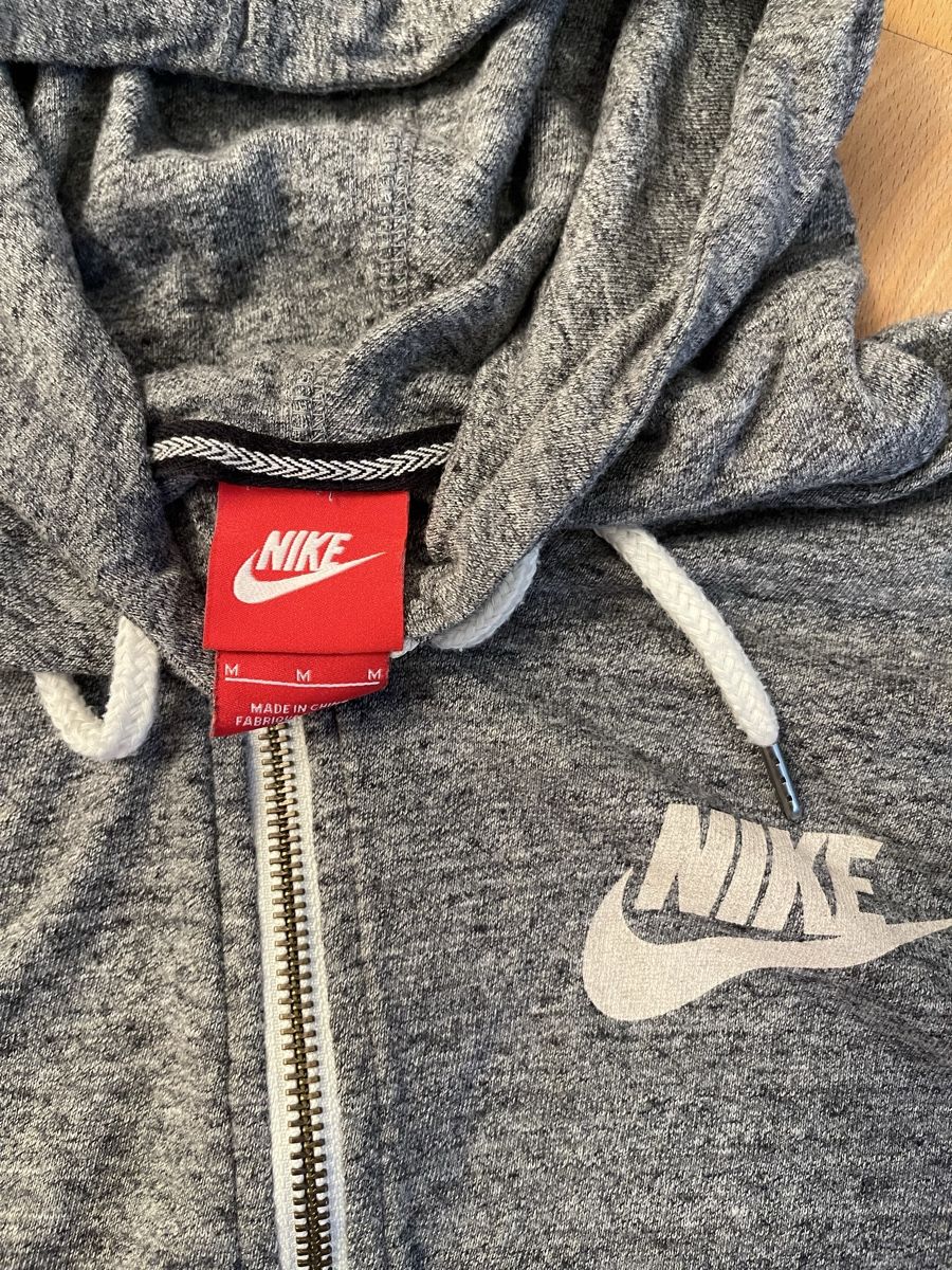 Nike Pullover & Sweatshirts: Nike hoodie size M – Gebraucht aus Castagnola von Car2X2N 1