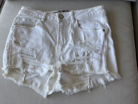 Kurze Jeanshotpans weiss Grösse 26 guter Zustand