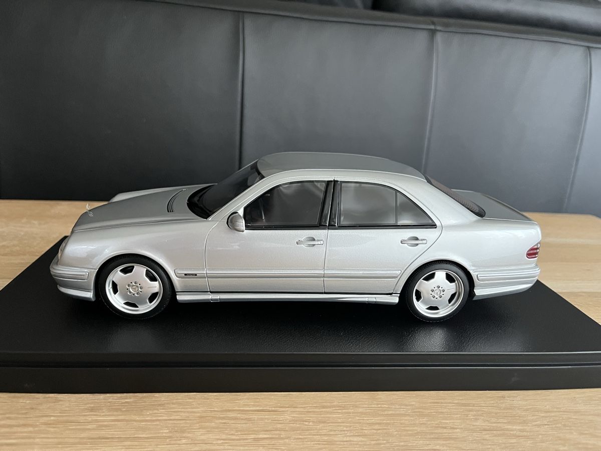 Otto Models Modellini d'auto: Mercedes-Benz E55 AMG 1/18 Ottomobile – Nuovo e nell'imballaggio originale da Léchelles venduto da Mlinspiration 2