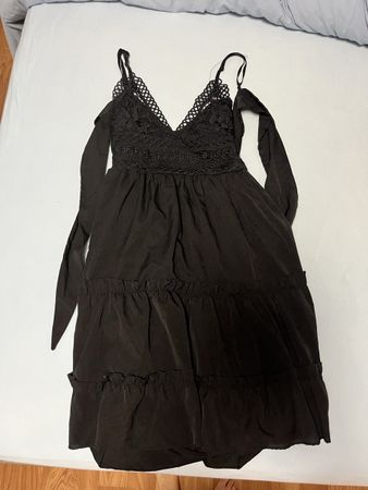 Schwarzed Kleid