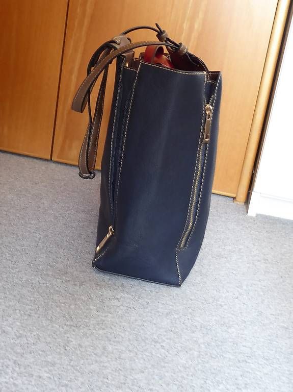 Borse da donna: Neue Kunstleder Tasche blau, mit separater Innentasche – Nuovo e nell'imballaggio originale da Wald ZH venduto da e8e 1