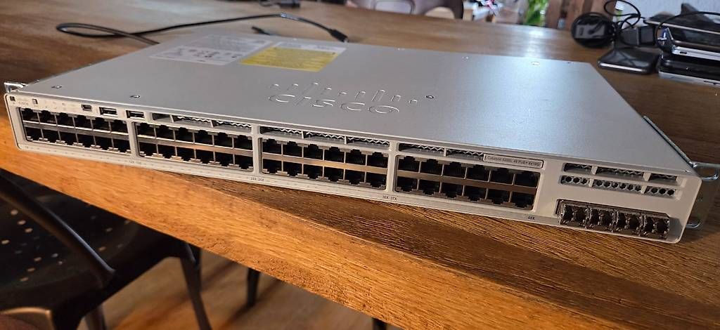 Hub & Switch: switch Cisco Catalyst 9200l – Usato da geneve venduto da emiermon