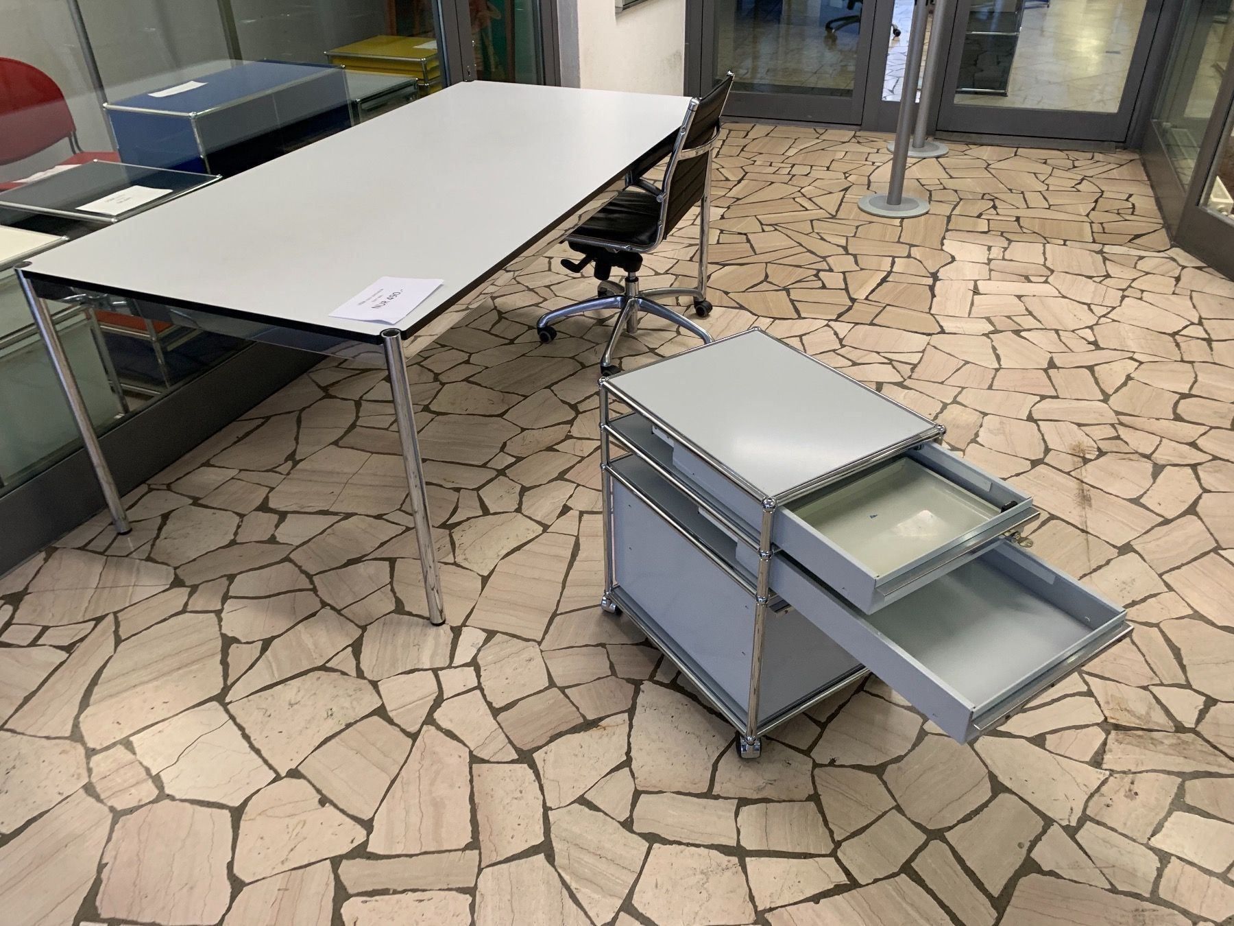 USM Kommoden: USM KORPUS AUF ROLLEN LIEFERUNG GRATIS – Gebraucht aus Thun von Thuno6 3