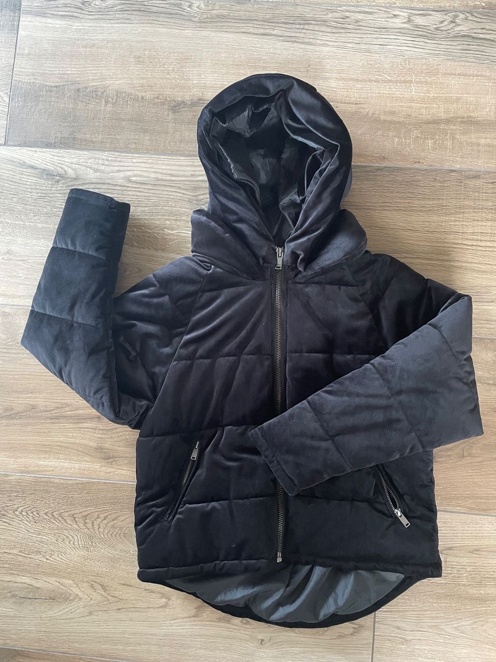 Only Giacche: ONLY Samt Steppjacke Gr. XS schwarz – Usato da Thundorf venduto da paglialongamaria
