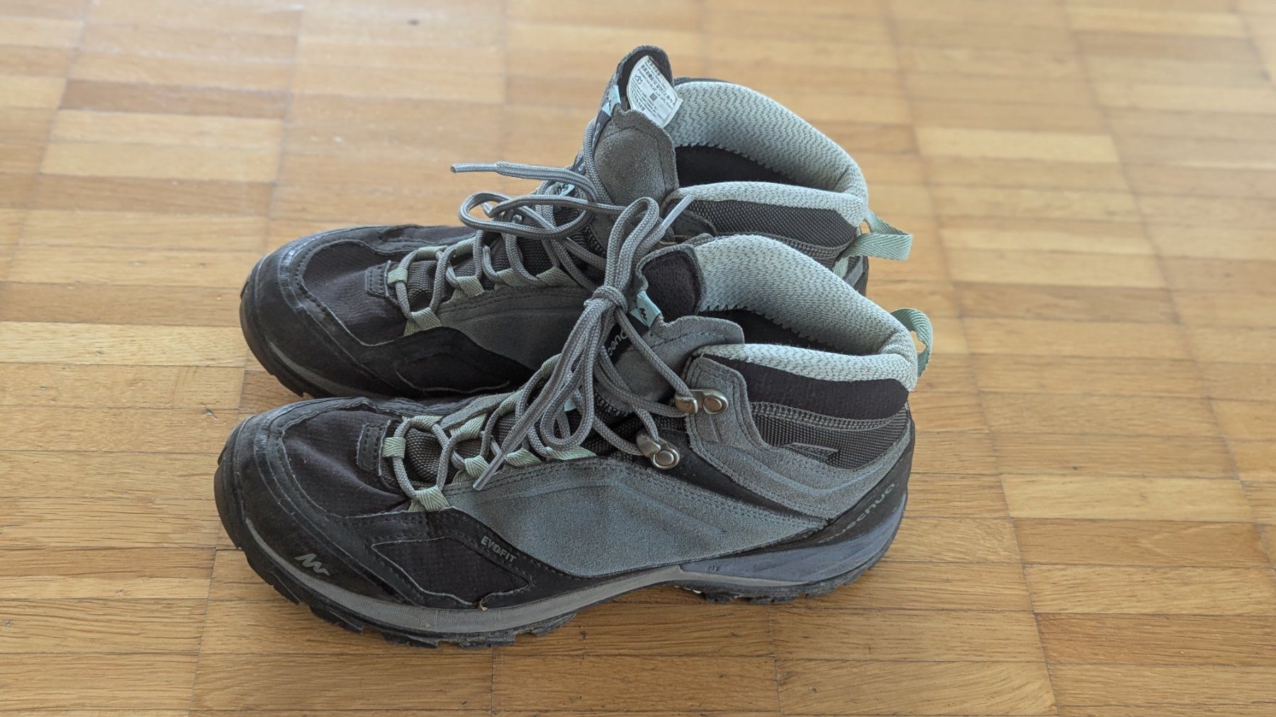 Decathlon Chaussures garçon: Wanderschuhe Quechua gebraucht. Gr.41 – D'occasion à Root par wawwa71 1