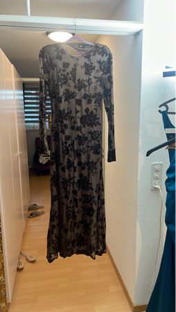 ZARAElegantes Abendkleid mit Blumenmuster, Grösse M,