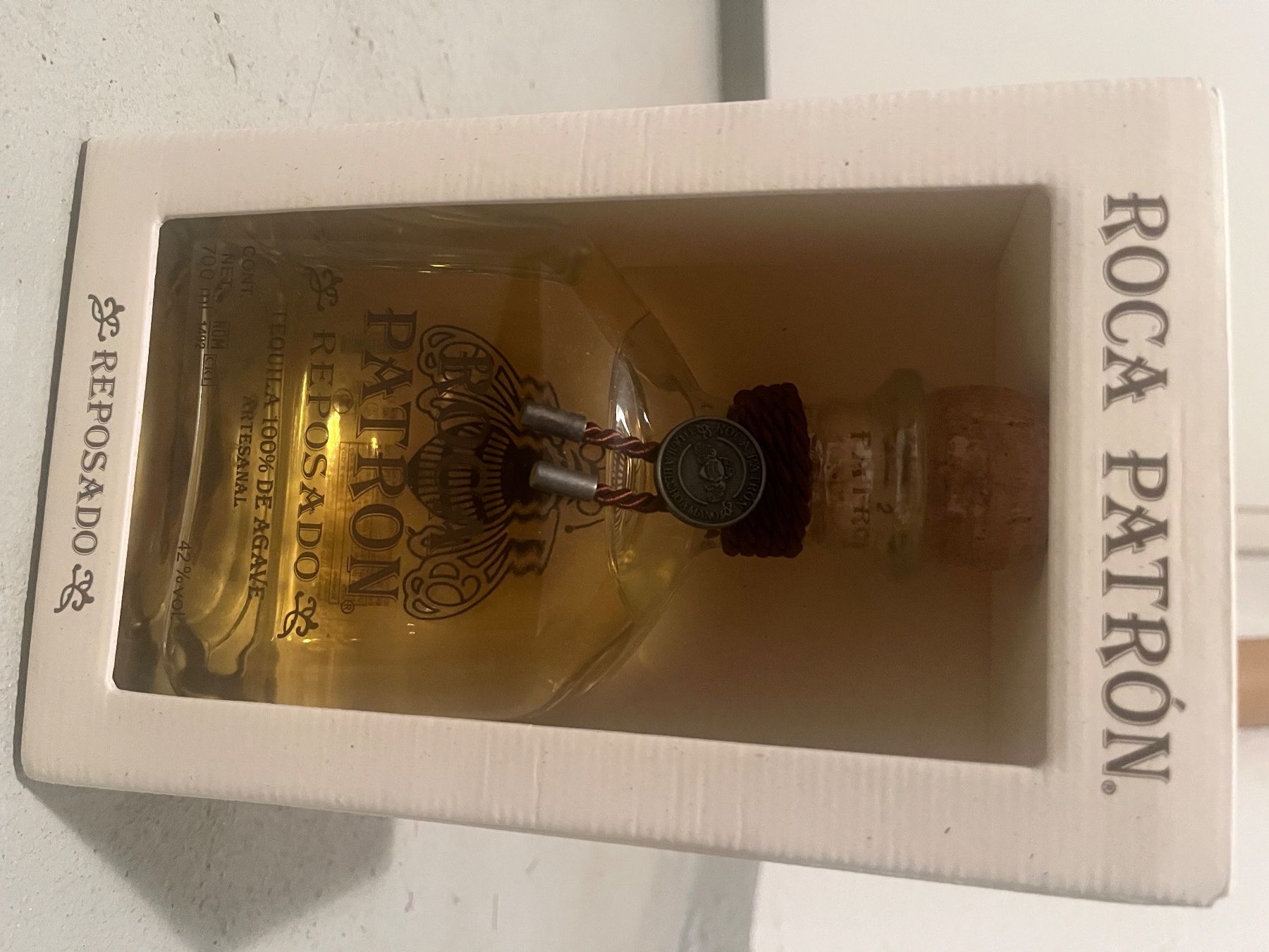 Spirituosen: Tequila Patrón Roca Reposado 700 ml – Neu und originalverpackt aus Wettingen von  1