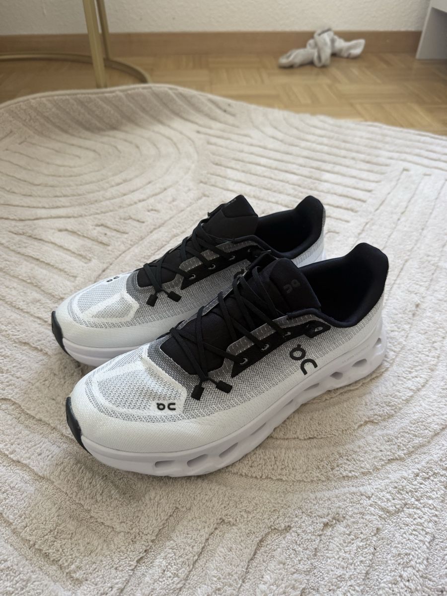 On Chaussures hommes: On cloud  – Neuf (Voir description) à Muraz (Collombey) par mon_kfs5