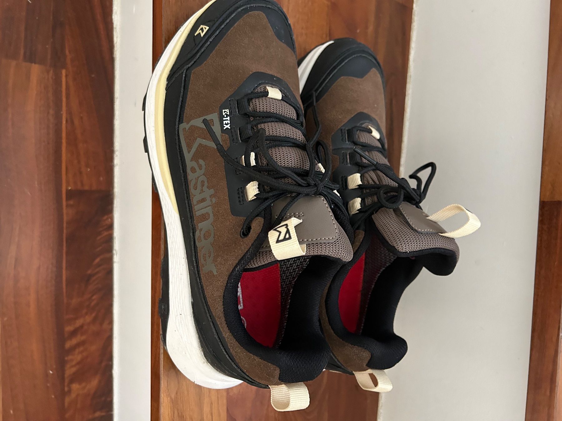 Scarpe da uomo: Outdoorschuhe Wandersche Kastinger Gr. 41 – Usato da Eglisau venduto da loumops 1
