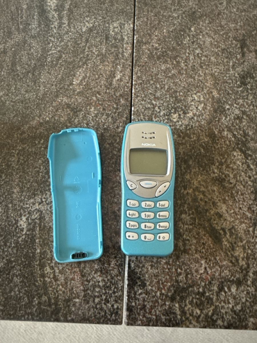 Nokia Portables: NOKIA 3210 – Défectueux à winterthur par WINTERTHUR53