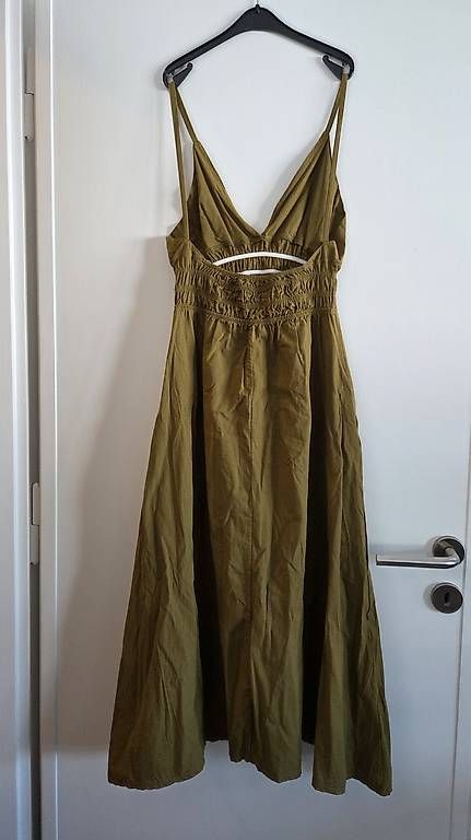Robes: Oliv Kleid mit Taschen, Onesize – D'occasion à Bern par nigq 1
