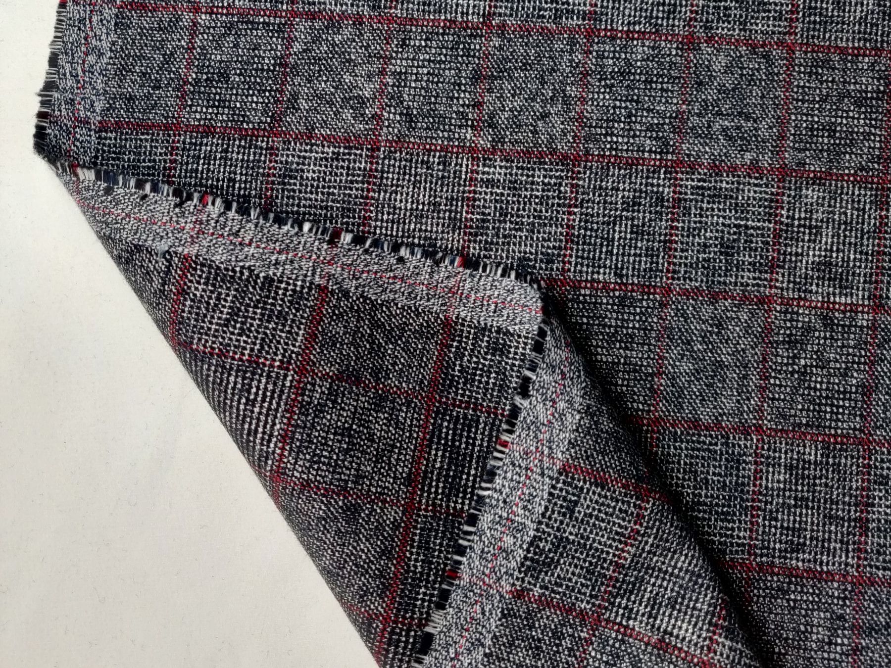 Tessuti: Anzug Stoff Baumwolle Elastan gewoben 2.1x1.50m grigio rosso – Nuovo (secondo la descrizione) da Lufingen venduto da Voyager7 5
