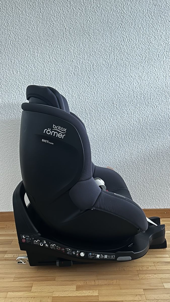 Britax Römer Seggiolini per auto: Britax Römer Dualfix M Plus Kindersitz  – Usato da Zürich venduto da KrisZH 5