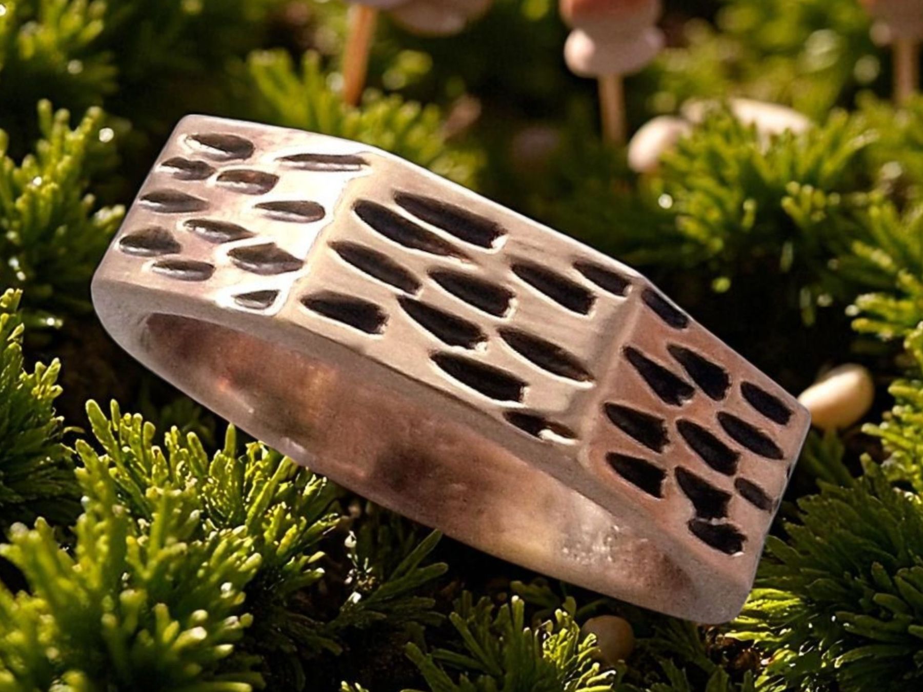 Anelli: Achteck-Ring Bronze, gefurcht,  Ringgrösse 49 – Nuovo e nell'imballaggio originale da Aarau venduto da Schmuckhoehle_MD 3