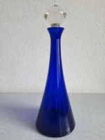 Karaffe aus Glas, blau
