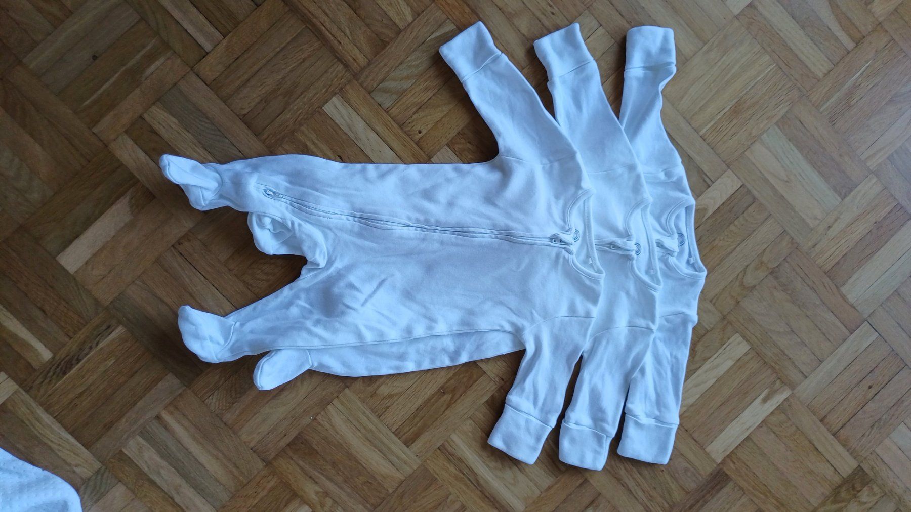 Next Pyjamas & Ähnliches: Baby Strampler Set weiss Grösse 56+62 – Gebraucht aus Amriswil von cas_2tsc 2