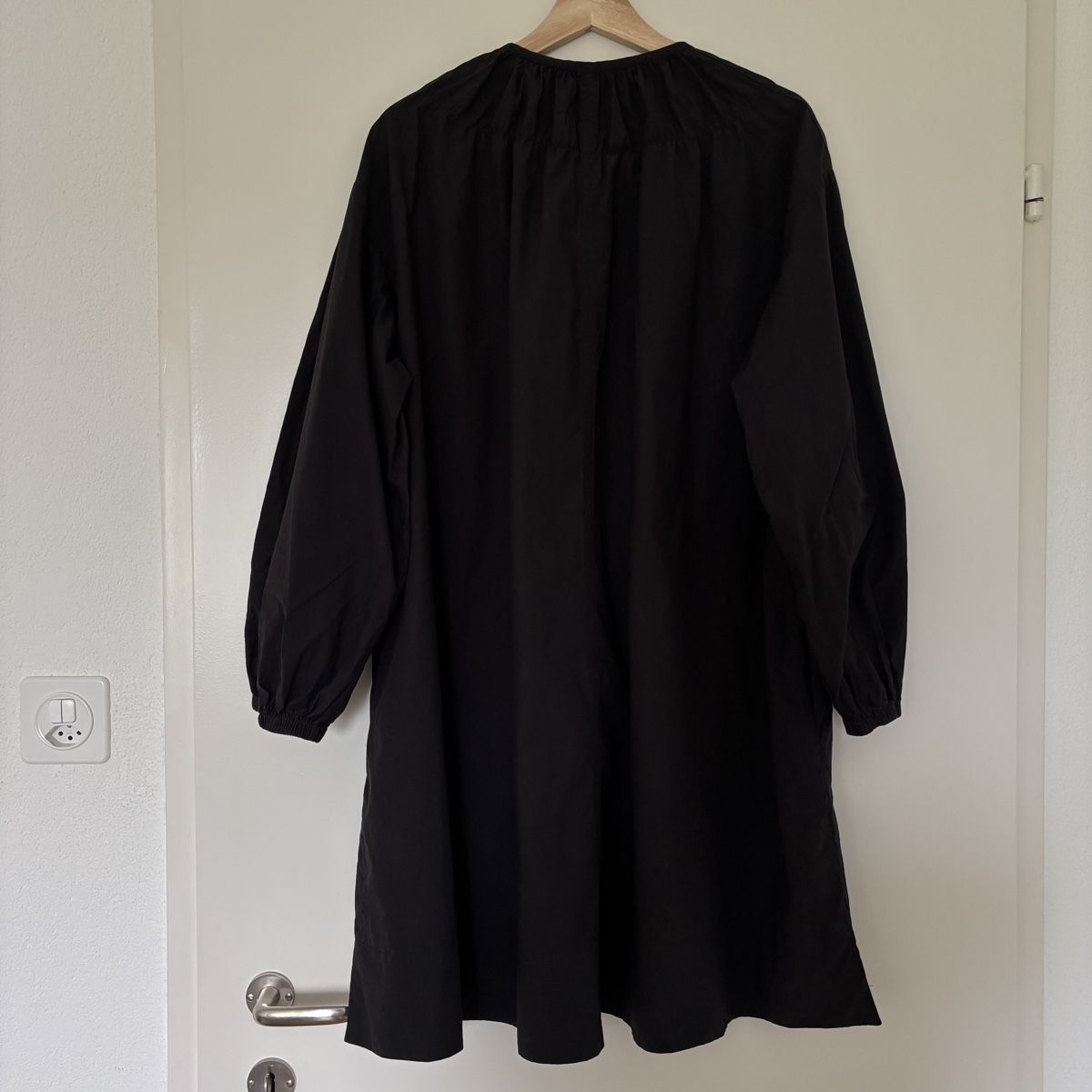 Cos Vestiti: COS Black Cotton Dress – Usato da Zürich venduto da aam_w8ny 1