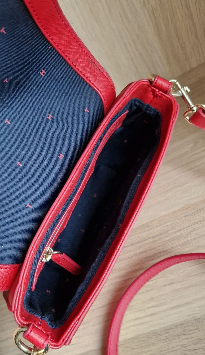 Tommy Hilfiger Taschen für Damen: Tommy Hilfiger Umhängetasche Rot – Gebraucht aus Winterthur von kate_24 3