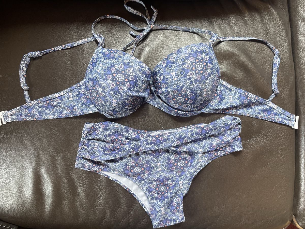 Badekleider & Bikinis: Bikini – Gebraucht aus Noës von titerfly