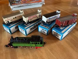 Märklin - 2 Loks mit Güterwagen. u