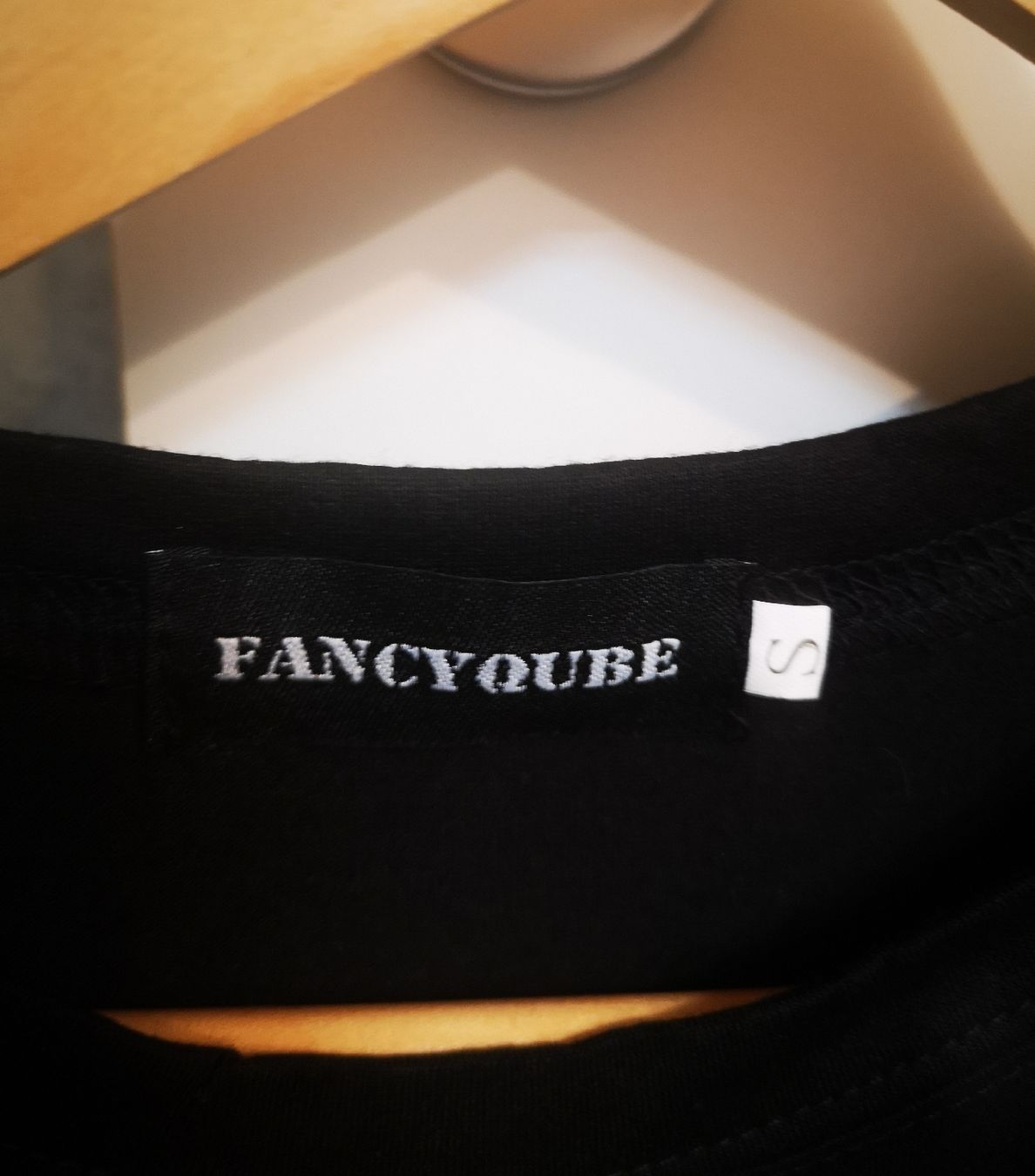 T-shirt: 2x T-shirt S Pride LGBTQ – Nuovo (secondo la descrizione) da Lostallo venduto da cha_lx5j 2