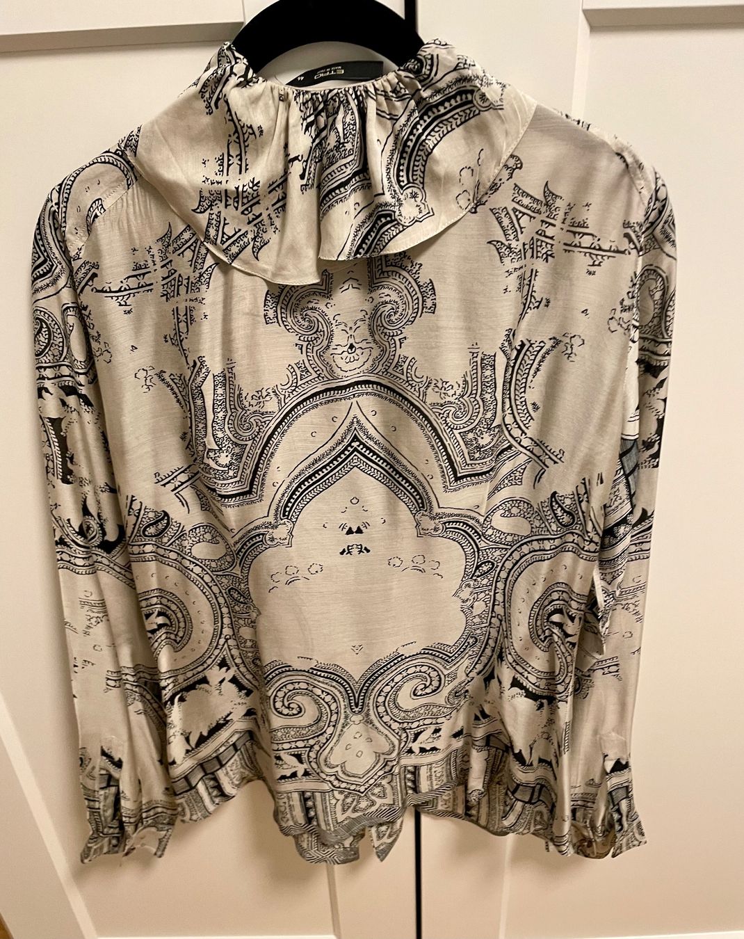 Etro Camicette: Etro Bluse Grösse 40/42 Damen – Usato da Kriens venduto da Mayang 1