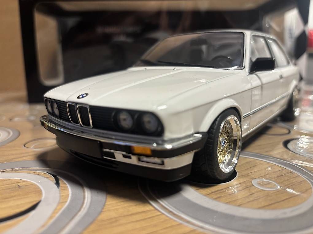 Voitures modèles: Modellino BMW E30 323i 1/18 – D'occasion à Lodrino par angeloige 4