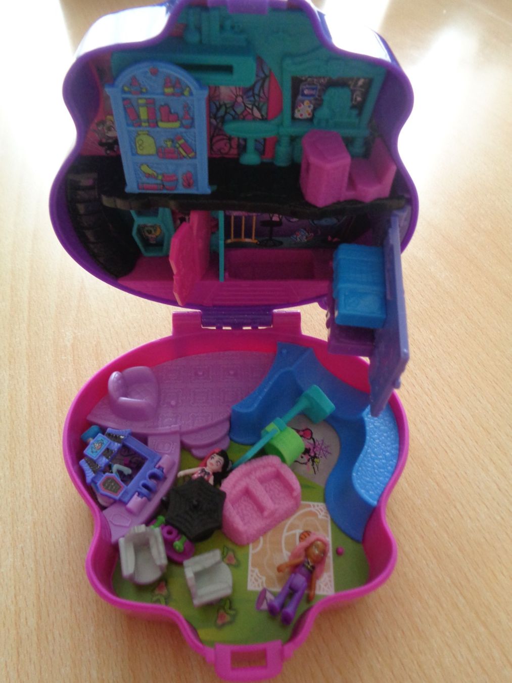 Polly Pocket Giocattoli: Polly Pocket Halloween – Usato da Dietikon venduto da chroetli77 1