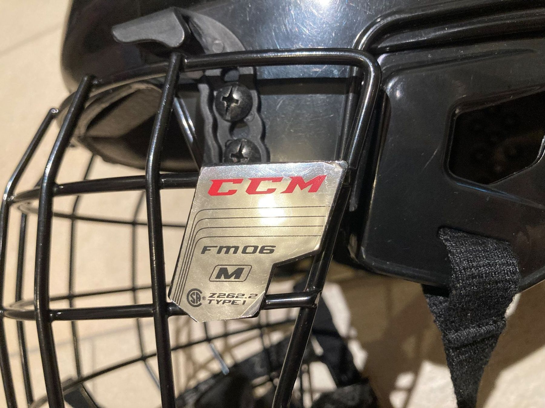 Ccm Caschi: Eishockey Spielerhelm von CCM Grösse M – Usato da Deitingen venduto da Calimi 2