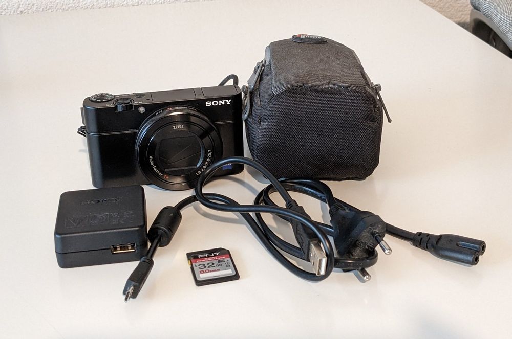 Lot 2 Appareils Photo Numériques Sony Cyber-shot / HP Photosmart + Câble + Pochette