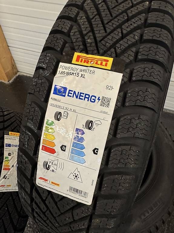 Pirelli Pneus & Kompletträder: 185/65/15 Pirelli Winterreifen – Gebraucht aus Augst BL von Connect.AHME. 2