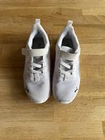 Neuwertige Puma Turnschuhe Grösse 32