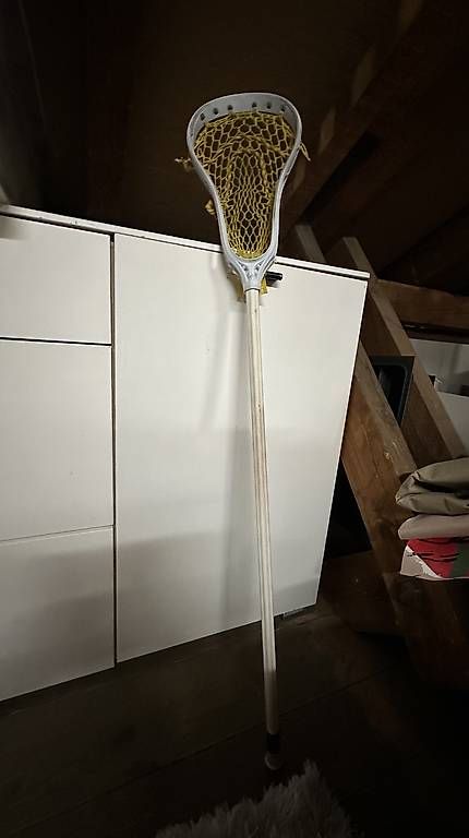 Altri accessori: StringKing Mark 2 Pro Women Lacrosse Complete Stick Metal 3 – Usato da Luzern venduto da tapsi33