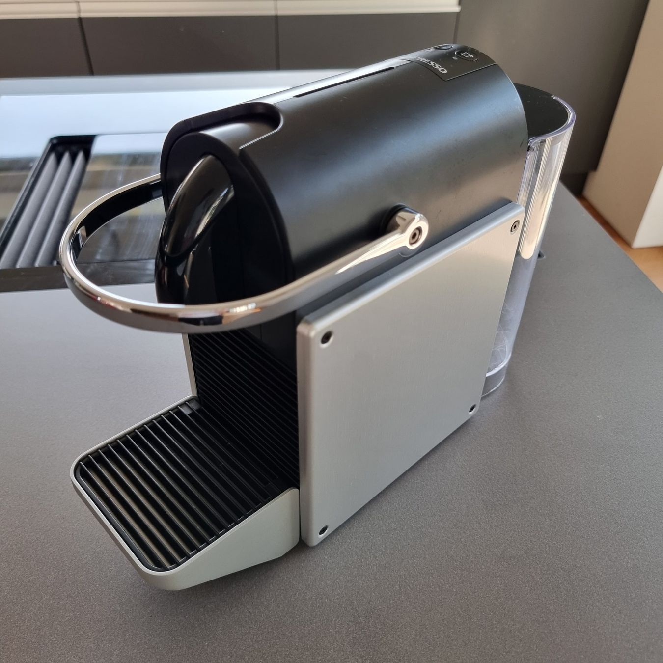 Nespresso Kaffeemaschinen & Espressomaschinen: Nespresso Pixie Silber Kaffeemaschine fast wie neu – Neu (gemäss Beschreibung) aus Gammen von home_brocki