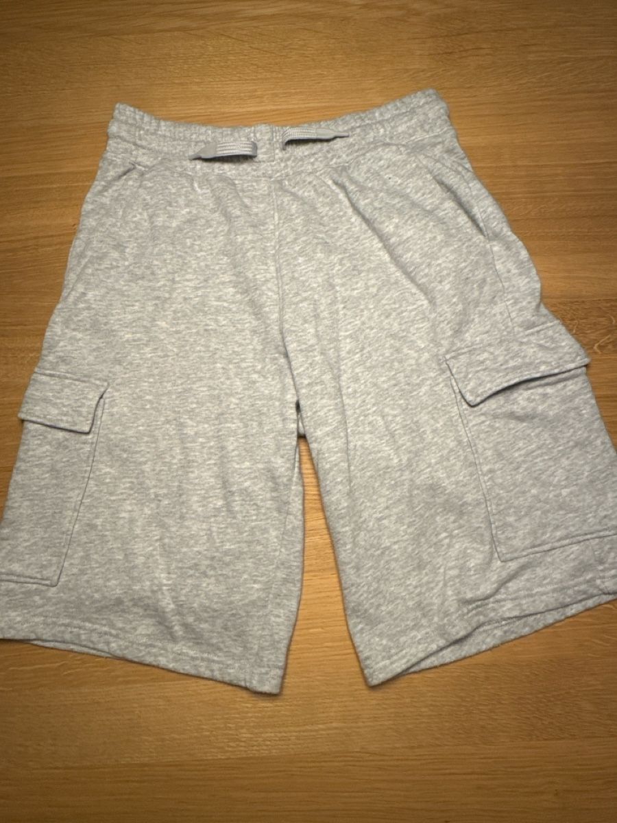 H&M Pantaloni: Graue Cargo Shorts, Top Zustand, Grösse M – Usato da Männedorf venduto da krebschen77
