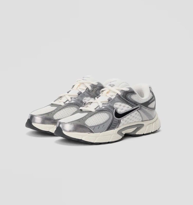 Nike Schuhe für Jungen: Nike Turnschuhe Gr. 35.5 NEU – Neu und originalverpackt aus Waltenschwil von hansnine 7