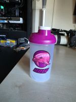holy Shaker Flasche mit pinkem Deckel und Delfin Motiv