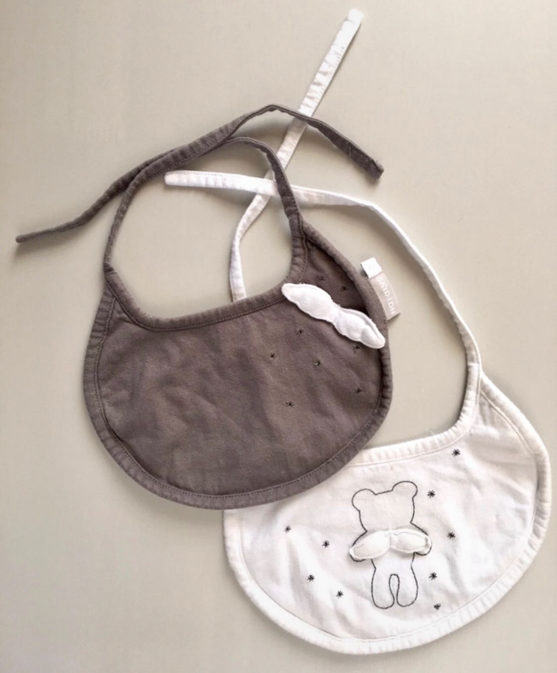 Repas pour bébés: Lot 2 petits bavoirs, Natalys, bébé – D'occasion à Carouge GE par Emilynette