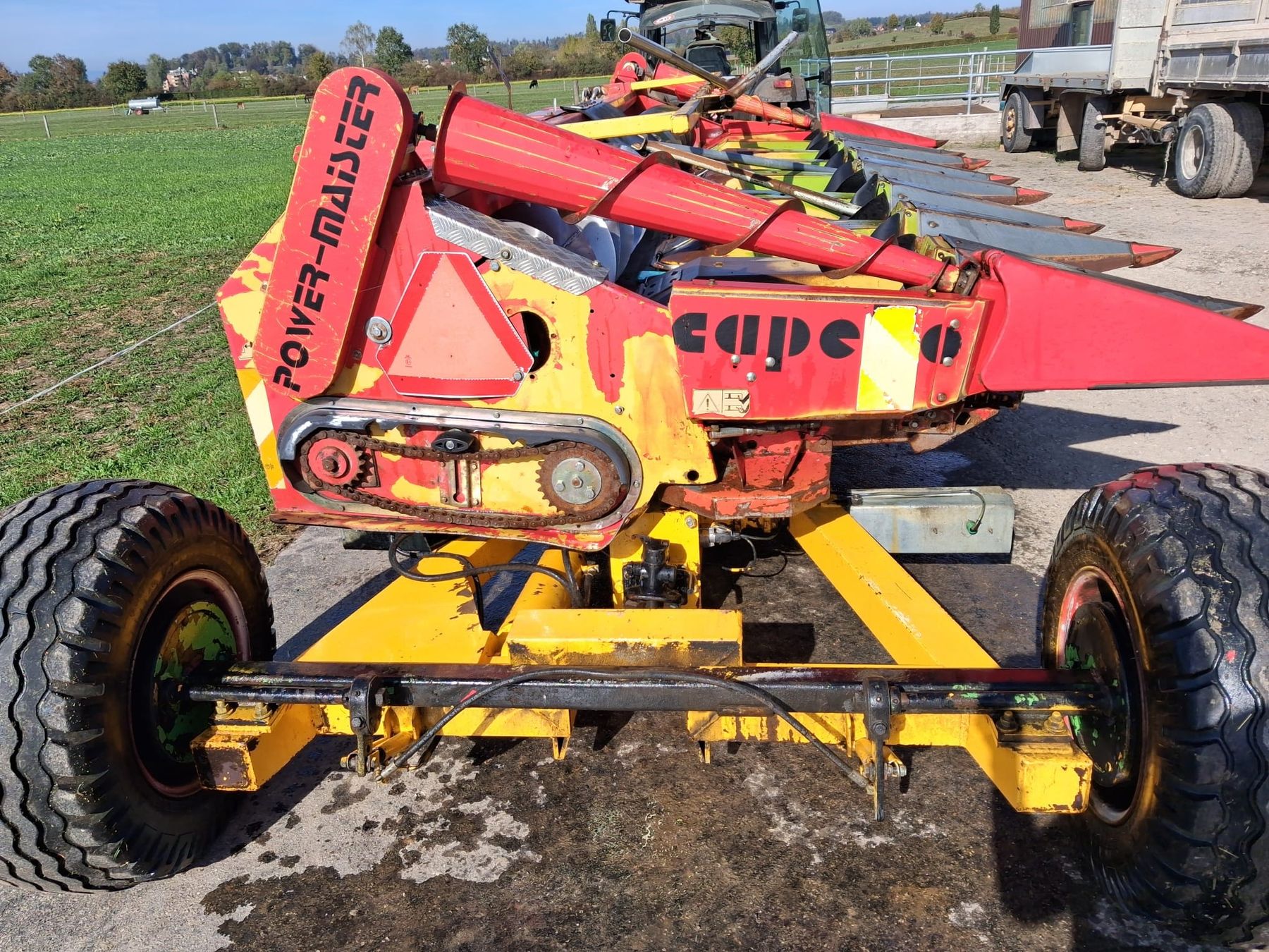 Toutes les machines: Maispflücker / Maisgebiss / Feldhäcksler  – D'occasion à Seuzach par hri_xlg8 6