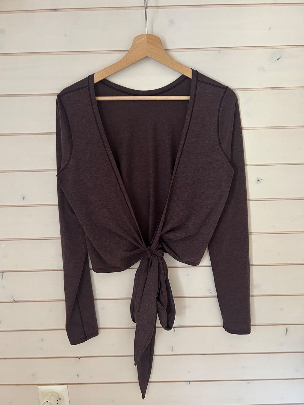 Lululemon Top: Lululemon Tied To It Wrap Top - Gr. S – Usato da Illnau venduto da Monkky 1