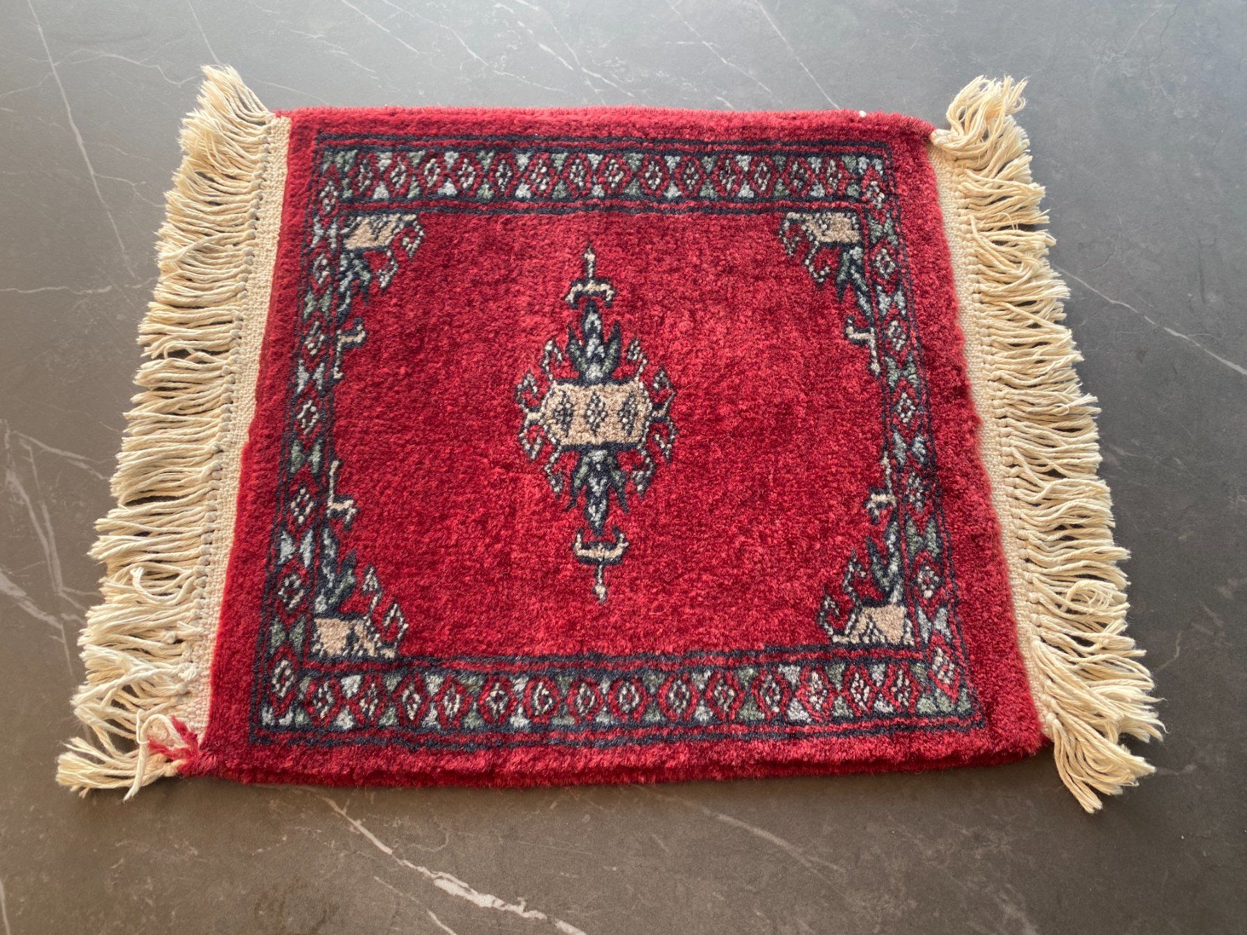 Tappeti: Roter Vintage Teppich mit Fransen – Usato da Gerolfingen venduto da Regenbogen88 1
