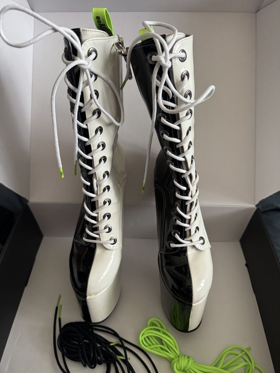 Scarpe da uomo: BADAss Enamel Black & White Heelless-Heels – Nuovo e nell'imballaggio originale da Frauenfeld venduto da sternstrid 1