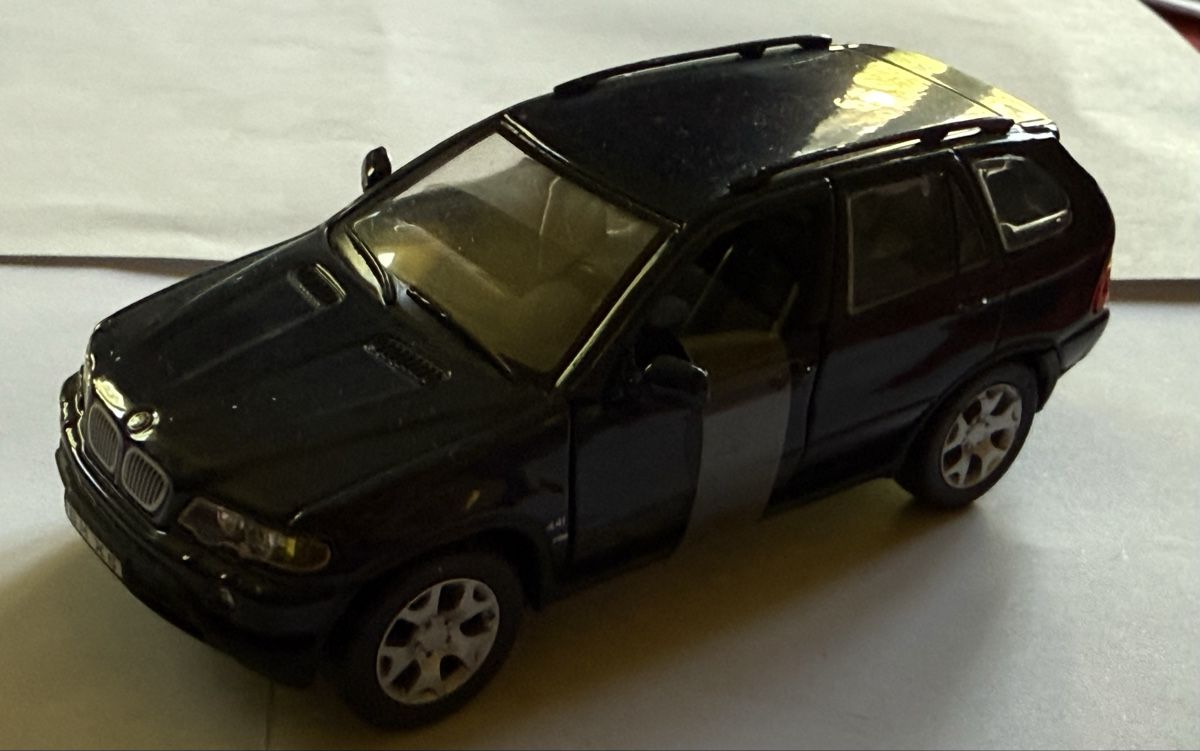 BMW Modellini d'auto: BMW X5/1:43/ schwarz/neuwertig – Usato da hunzenschwil venduto da Oldipark