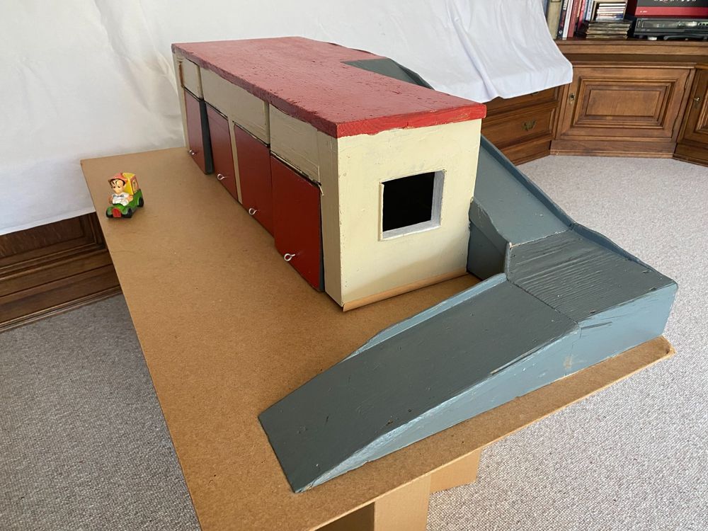 Holzgarage mit Rampe, Handarbeit, Unikat 2