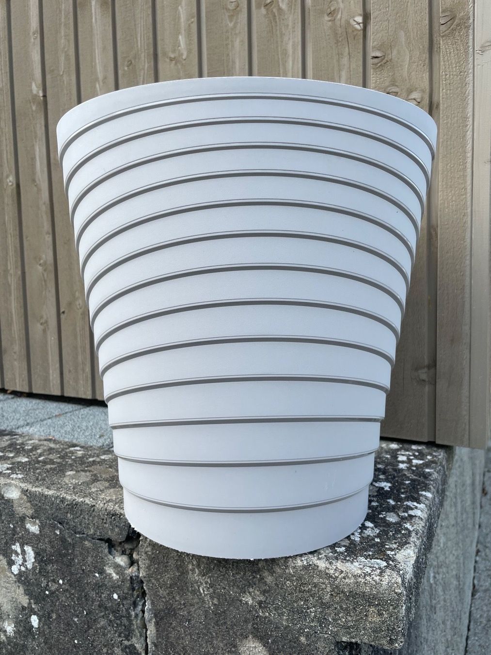Vasi per fiori: Blumentopf grau (D 35cm / H 35cm) – Nuovo (secondo la descrizione) da Veltheim AG venduto da EVENT-LLS